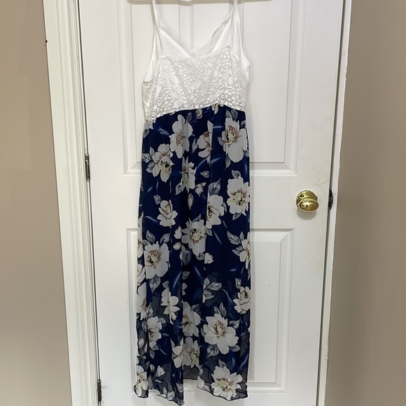 White lace and navy floral dress - Picture 2 of 2